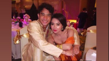 img-title Dipeluk Hangat Devano Danendra, Wika Salim Minta Restu Iis Dahlia