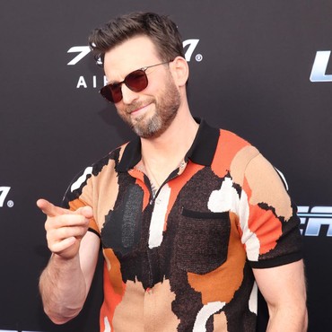 Chris Evans Diam-diam Pacari Aktris Cantik 16 Tahun Lebih Muda