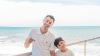<p>Anak sulung Raffi Ahmad, Rafathar Malik Ahmad juga sudah diajarkan berkecimpung di dunia bisnis meski usianya yang belum genap 7 tahun. Dengan merek fesyen Mylk By Rafathar dan Kyds. (Foto: Instagram @raffinagita1717)</p>