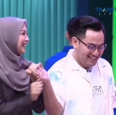 7 Momen Manis Desy Ratnasari & King Nassar Duet Sambil Pegangan Tangan