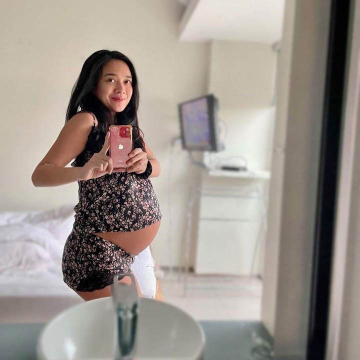 <p>Meskipun alami banyak hambatan, Dea masih sangat aktif dalam melakukan aktivitas, lho Bunda. Ia masih menyempatkan untuk berenang, dan jalan-jalan. (Foto: Instagram @dea_ananda)</p>