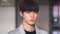 <p>Di balik sikapnya yang ramah, karakter Gong Chan yang diperankan Hwang In Yeop menyimpan masa lalu yang pahit. (Foto: Dok. SBS)</p>