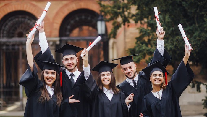 Bisa Lulus Cepat, Karakter 4 Zodiak Ini Bikin Mereka Cocok Kuliah di Jurusan Komunikasi