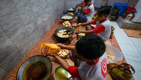 FOTO: Jerit Usaha Keripik Tempe saat Harga Minyak Goreng Selangit