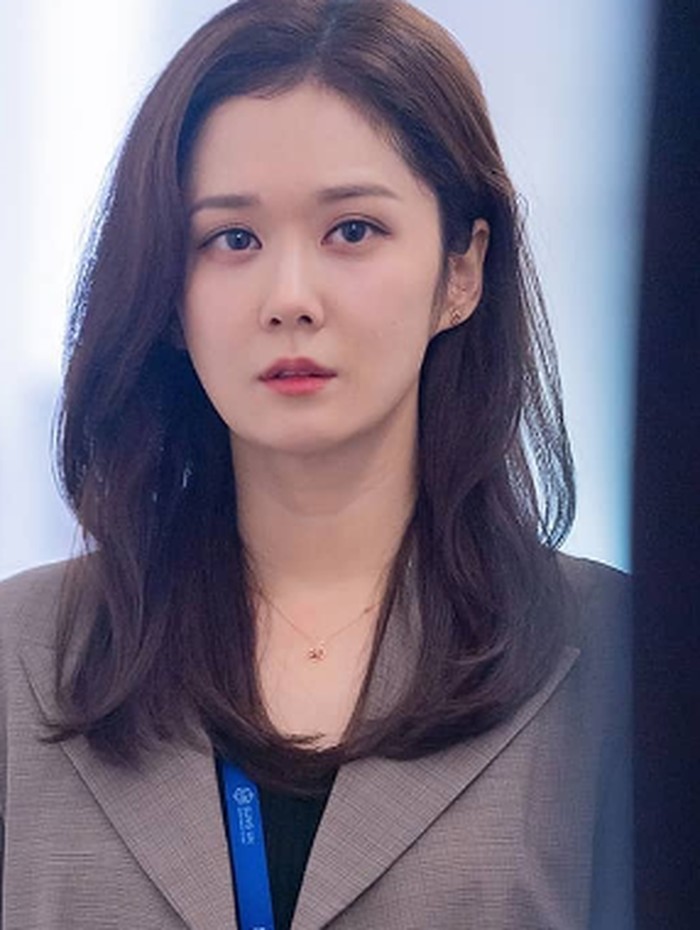 Jang Nara dikenal sebagai salah satu aktris Korea yang memiliki wajah awet muda. Ia juga memiliki wajah halus dan bercahaya seperti 'bayi', meskipun tidak menggunakan makeup. Setuju nggak, Beauties?/ foto: instagram.com/nara0318