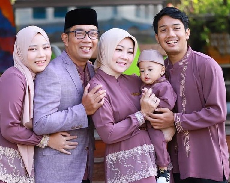 Kenangan Keluarga Ridwan Kamil dan Mendiang Eril Kenangan Keluarga Ridwan Kamil dan Mendiang Eril