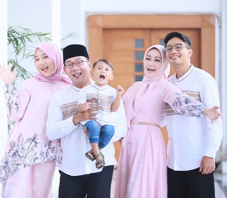 Kenangan Keluarga Ridwan Kamil dan Mendiang Eril Kenangan Keluarga Ridwan Kamil dan Mendiang Eril