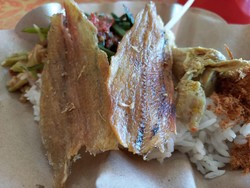Gurihnya Sudang Lepet Khas Buleleng, Berbahan Dasar Ikan Terbang