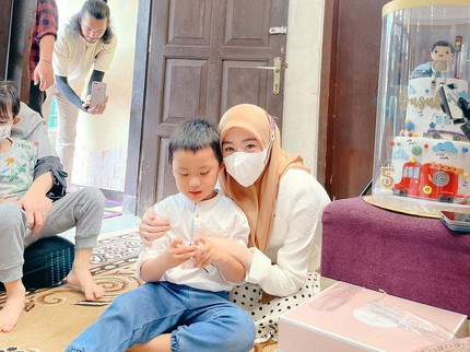 Rayakan Ultah Yusuf, Larissa Chou Singgung Soal Papa Sambung Terbaik untuk Anak