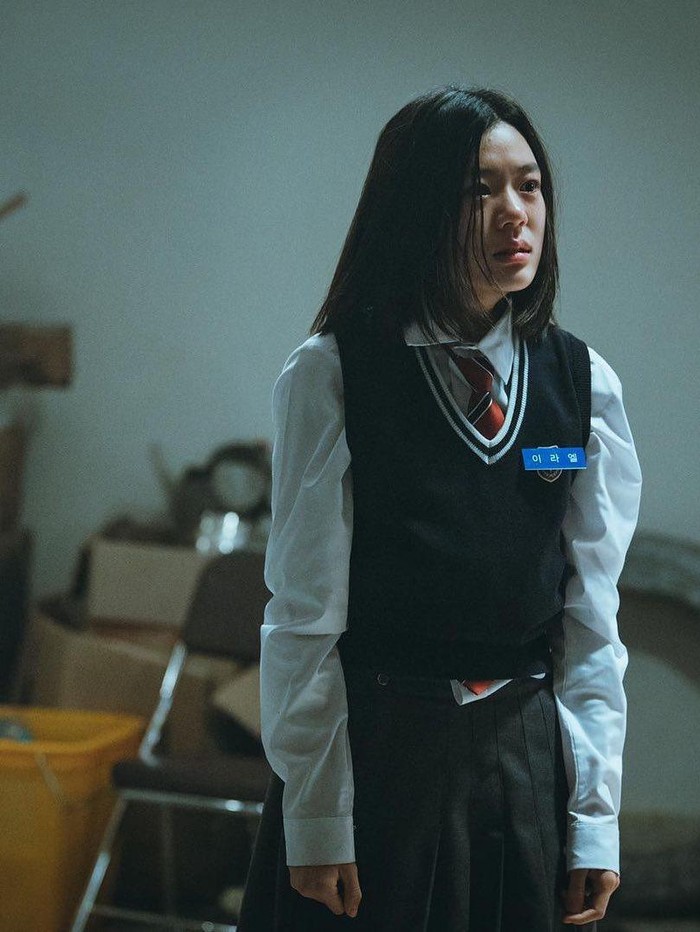 Le La El (Seo Ye Ji) versi muda di drama Eve menarik perhatian karena aktingnya. Ia menyaksikan ayahnya disiksa dan menjadi korban pelecehan. Totalitas hingga berlumuran darah, sosok Le La El ini diperankan oleh Kim Ji An/ Foto: instagram.com/kimjian0812