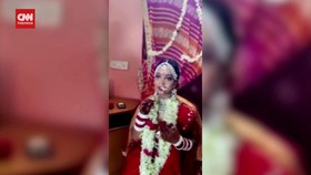 VIDEO: Seorang Wanita India Menikahi Dirinya Sendiri