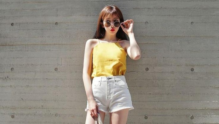 Anti Gerah! Menurut Penelitian, 3 Warna Pakaian Ini Cocok untuk Musim Panas