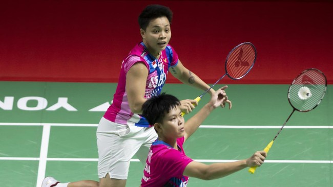 Apriyani Rahayu/Siti Fadia Ramadhanti ke final Indonesia Masters 2022 usai kalahkan Pearly Tan/Thinaah Muralitharan di Istora Senayan, Sabtu (11/6).