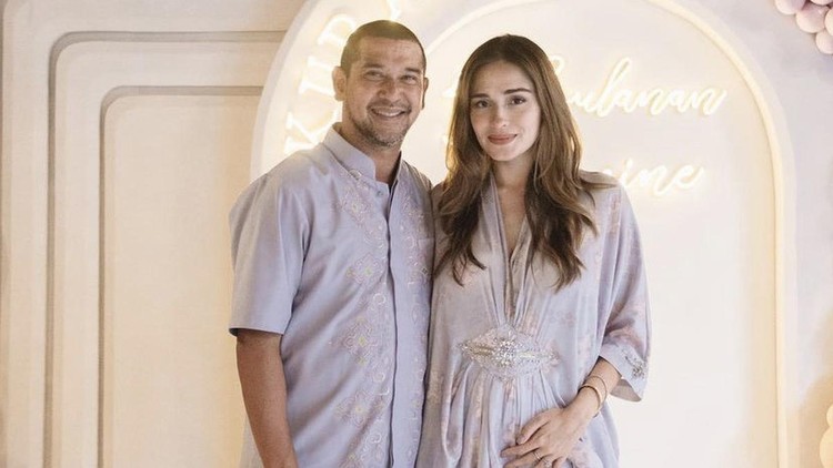 Yasmin Wildblood Sering Makan untuk Cegah Mual, Ini Tips Jitu Lain Atasi Morning Sickness Yasmin Wildblood tidak membiarkan perutnya kosong selama hamil untuk cegah mual, selain cara tersebut Bunda bisa lakukan apa lagi ya? Simak disini yuk!