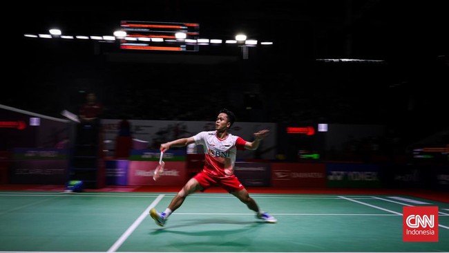Anthony Sinisuka Ginting menjungkalkan Hans-Kristian Vittinghus dalam babak 16 besar Indonesia Open 2022.