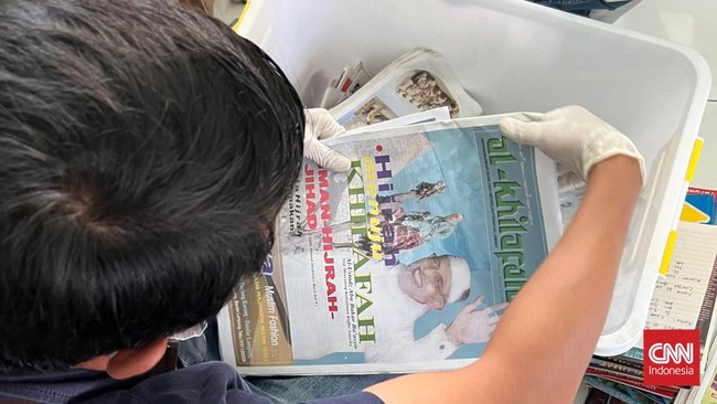 Seorang pimpinan Khilafatul Muslimin menyatakan kesediannya kembali ke NKRI dan tidak lagi tunduk pada ajaran Khilafatul Muslimin.