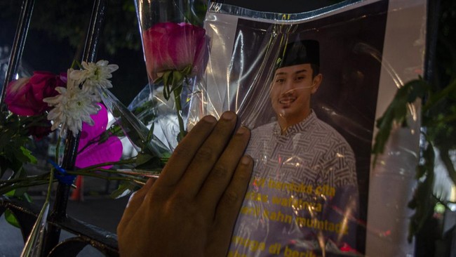 Jenazah Emmeril Kahn Mumtadz akan disemayamkan di Gedung Pakuan, Bandung sebelum dimakamkan di Cimaung.