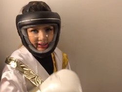 Barbie Kumalasari Menang Tinju Versus Irma Darmawangsa