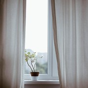 5 Kiat Menjaga Kualitas Udara dalam Rumah, Bikin Hunianmu Jadi Sehat!