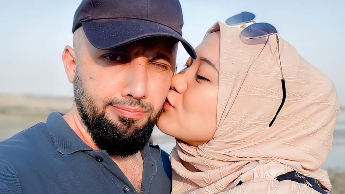 Deviana Mukti dan Suami Bule Turki