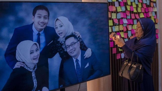 Gubernur Jawa Barat Ridwan Kamil mengaku telah menyelesaikan proses haji badal atas nama putra sulungnya Emmeril Kahn Mumtadz atau Eril.