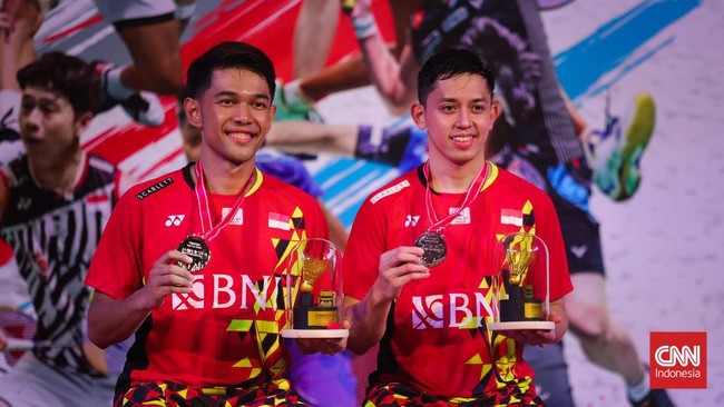 Jokowi mengucapkan keberhasilan Fajar/Rian menjadi juara Indonesia Masters 2022, Minggu (12/6) sore.