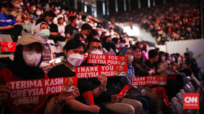 Air mata haru dan bahagia menghujani Istora GBK tepat di hari pengumuman Greysia Polii mundur dari dunia badminton profesional.