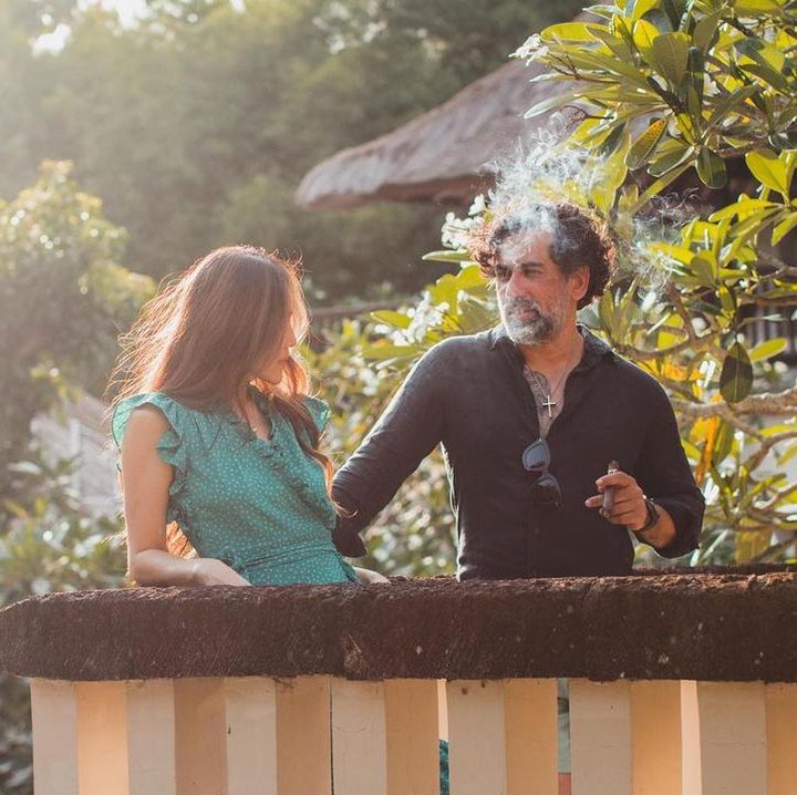 <p>Ina dan Jeremy Thomas beberapa kali telah melakukan sesi pemotretan. Keduanya berpose bak di film romantis, nih. (Foto: Instagram @jeremythomas_jt)</p>
