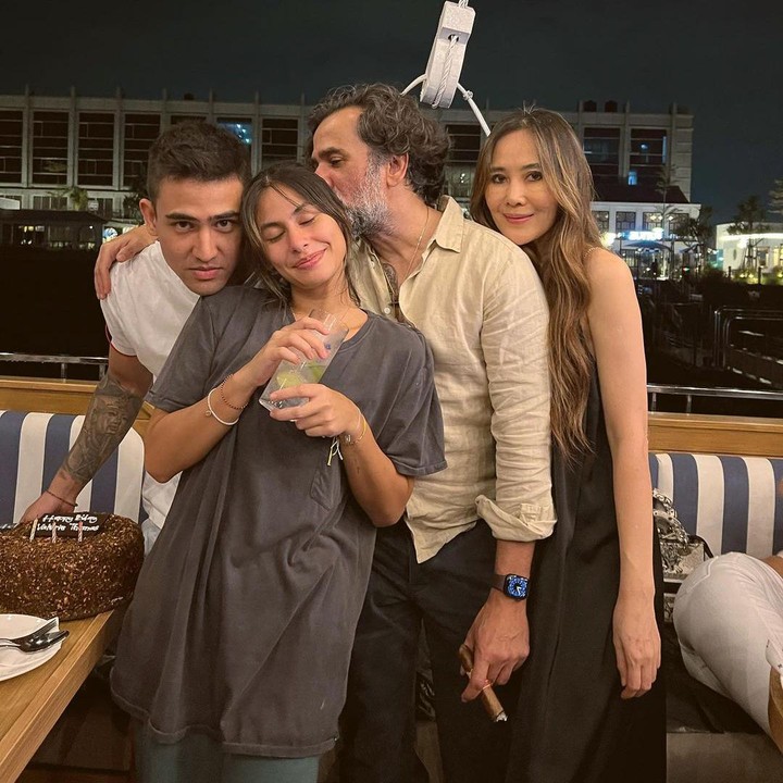 <p>Dari pernikahan tersebut, Ina dan Jeremy Thomas dikaruniai dua anak berparas rupawan. Mereka adalah Valerie Thomas dan Axel Matthew Thomas yang hanya terpaut usia 2 tahun. (Foto: Instagram @jeremythomas_jt)</p>