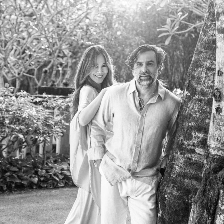 <p>Pasangan Ina Thomas dan Jeremy Thomas telah menikah selama 27 tahun. Mereka mengikat janji suci pada 1994 silam, Bunda. (Foto: Instagram @inathomas)</p>