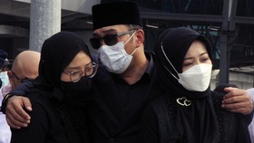 Isak Tangis Pecah di Pemakaman saat Jasad Eril Masuk Liang Lahad