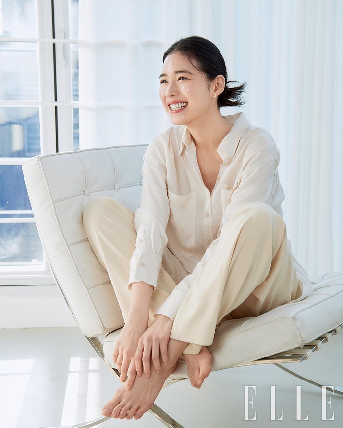Jung Eun Chae pun mengungkapkan bahwa ia sangat senang bisa terpilih menjadi ambassador pertama Korea untuk brand kecantikan tersebut./ Foto: elle.co.kr