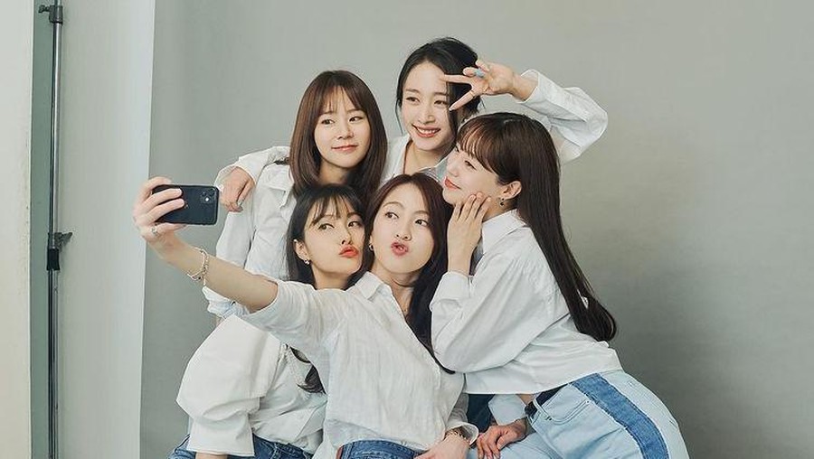 KARA merayakan 15 tahun debut.