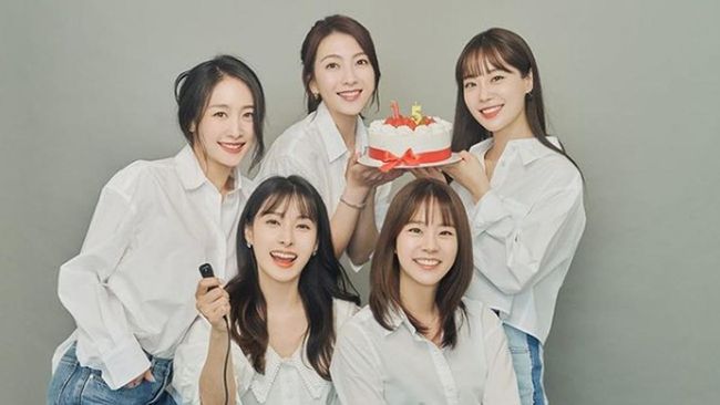 KARA merayakan ulang tahun debut ke-15 sekaligus memberikan pesan manis untuk mendiang Goo Hara.