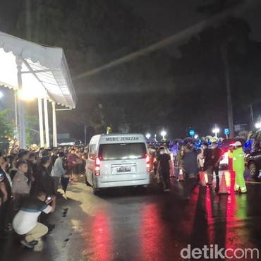 Penuh Haru, Jenazah Eril Tiba di Gedung Pakuan Bandung Diiringi Hujan