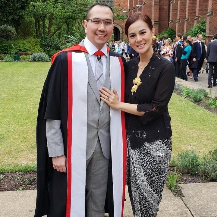 <p>Aktris sekaligus presenter Astrid Tiar sudah menikah selama 9 tahun. Pada 21 Juli 2012 silam, ia dipersunting oleh seorang pria bernama Gerhard Reinaldi Situmorang. (Foto: Instagram @astridtiar127)</p>