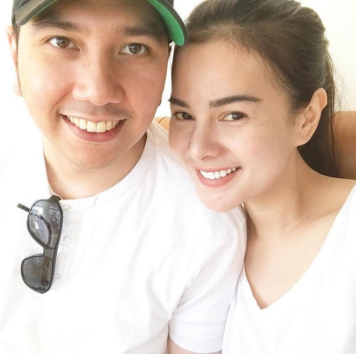 <p>Astrid Tiar dan Gerhard Sitomorang selalu terlihat mesra bak pasangan muda, nih. (Foto: Instagram @astridtiar127)</p>