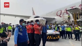VIDEO: Momen Jenazah Eril Tiba Di Bandara Soetta