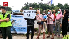 VIDEO: Warga Ikut Sambut Kedatangan Jenazah Eril Di Bandara Soetta