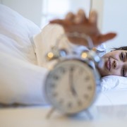 Sering Kesulitan Tidur? Coba Lakukan 7 Rutinitas Sederhana Ini Sebelum Tidur, yuk!