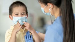 7 Tanda Infeksi Paru-paru, Apakah Bisa Menular pada Anak-anak?