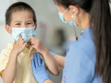 7 Tanda Infeksi Paru-paru, Apakah Bisa Menular pada Anak-anak?