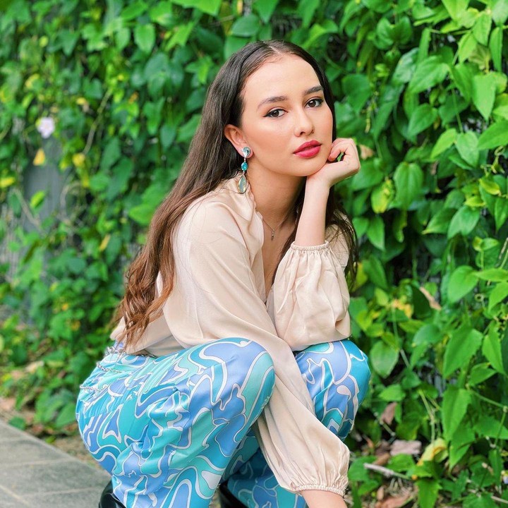 <p>Selain film layar lebar, Anna juga melebarkan sayap ke serial televisi. Saat ini ia sudah membintangi lebih dari 15 judul serial TV, Bunda. (Foto: Instagram @annajobling)</p>
