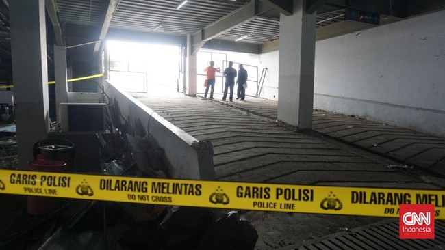 Polisi menduga kericuhan terjadi karena penonton tak bisa masuk ke area pertunjukan musik di Lippo Plaza Yogyakarta.