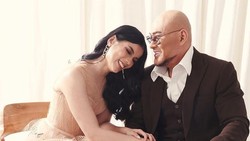 Manis & Mesra! 8 Potret Prewedding Deddy Corbuzier & Sabrina Baru Terungkap