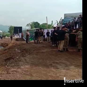 Diiringi Salawat & Tahlil, Mobil Jenazah Eril Tiba di Pemakaman