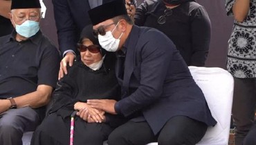 Jenazah Eril Gunakan Kain Kafan Milik Ibunda Ridwan Kamil