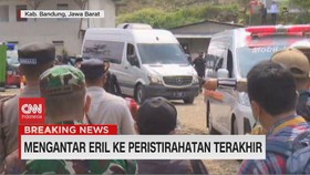 VIDEO: Mobil Iring-iringan Jenazah Eril Tiba di Lokasi Pemakaman