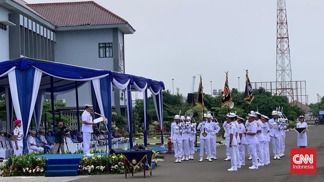 KSAL Laksamana TNI Yudo memimpin sertijab Pangkoarmada RI, Pangkoarmada II, dan Komandan STTAL, Senin (13/6).