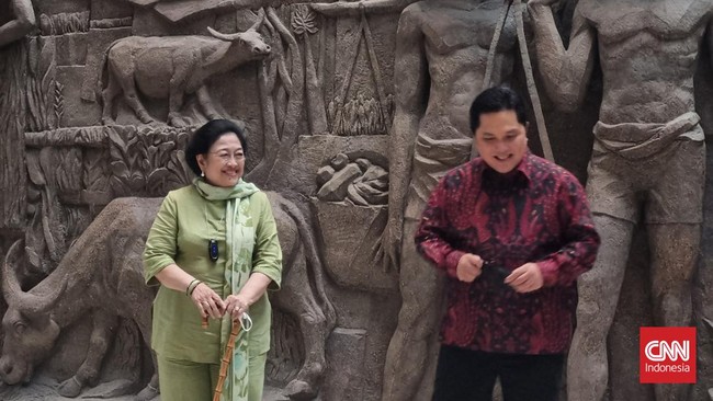 Ketua Umum PDIP Megawati Soekarnoputri dan Menteri BUMN Erick Thohir mengunjungi Pusat Perbelanjaan Sarinah, Jakarta Pusat, Senin (13/6).